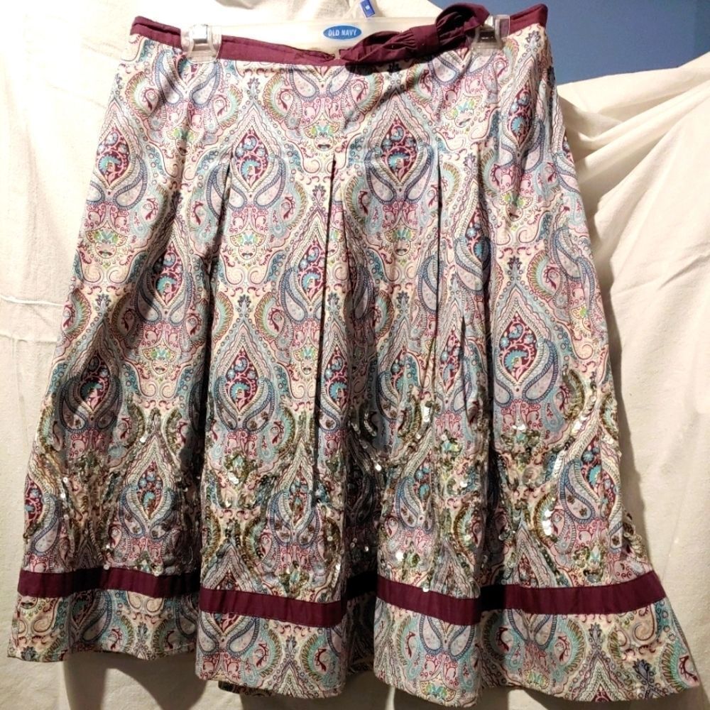 Persaman NY Women's Size 10 Purple/Blue/White Paisley Print Sequined Skirt.
